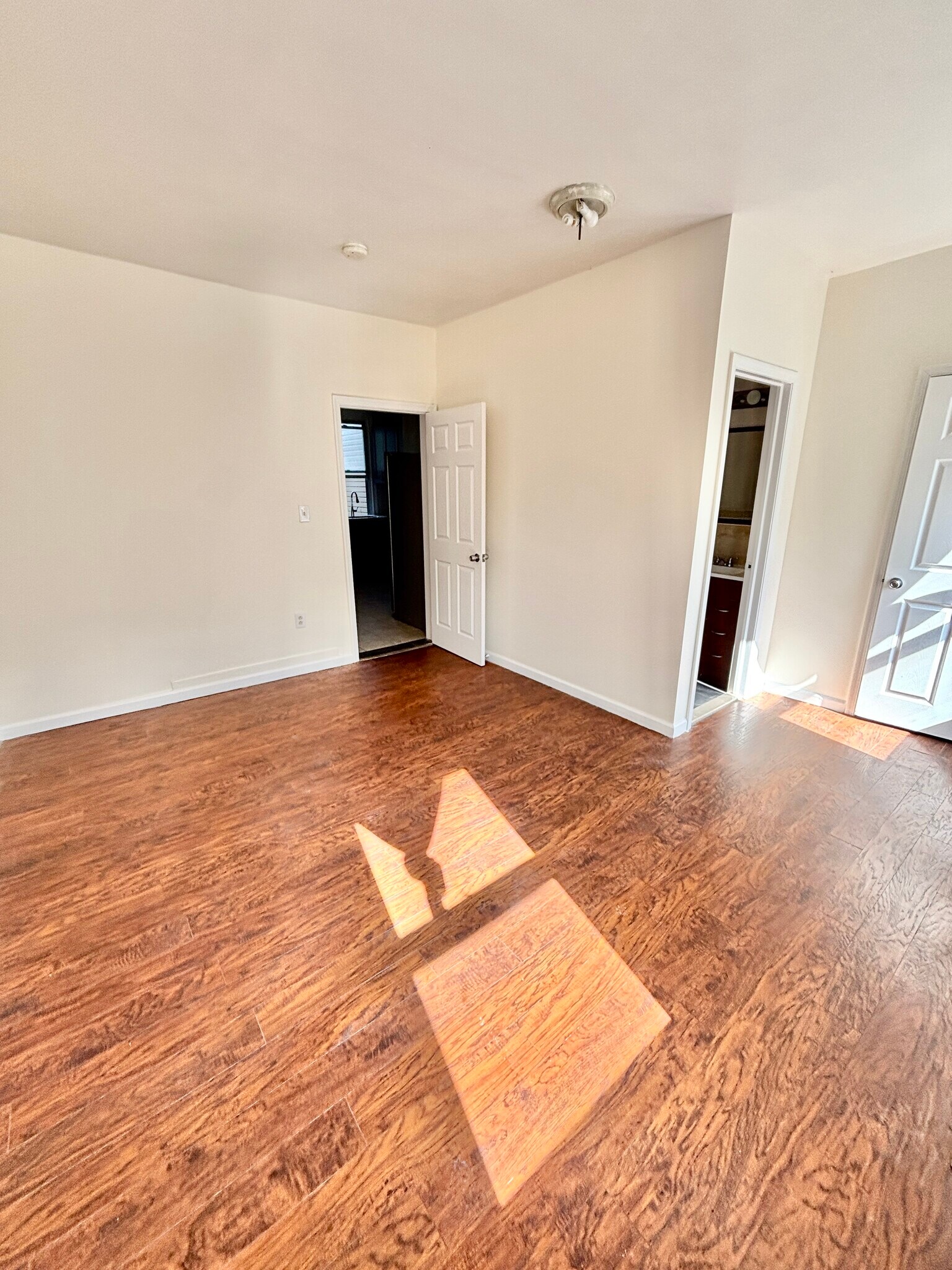 Building Photo - 1025 Mount Vernon St