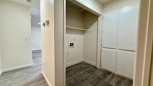 Building Photo - 2447 Knowlwood Dr