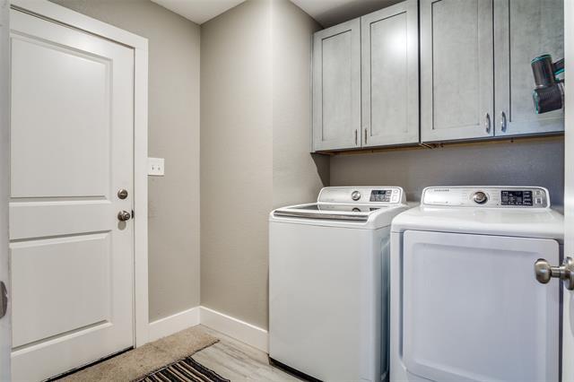 Building Photo - 2621 White Rock Dr