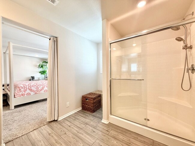 Building Photo - Modern 5 Bedroom 3 Bathroom Home in Tierra Del Sol with INCLUDED Solar & Low-Maintenance Living