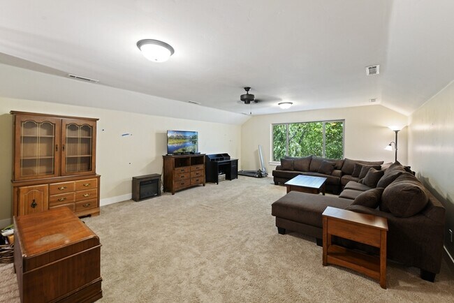 Building Photo - 296 E Grove Creek Ln