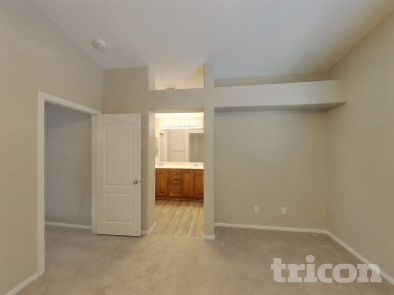 Building Photo - 6309 Sereno Springs St