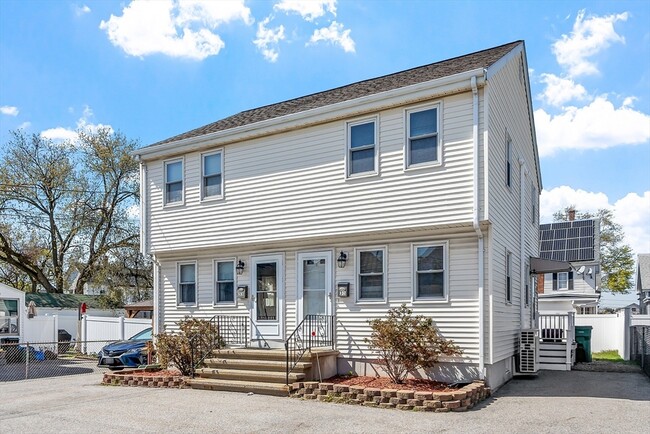 Building Photo - 31 Blossom St