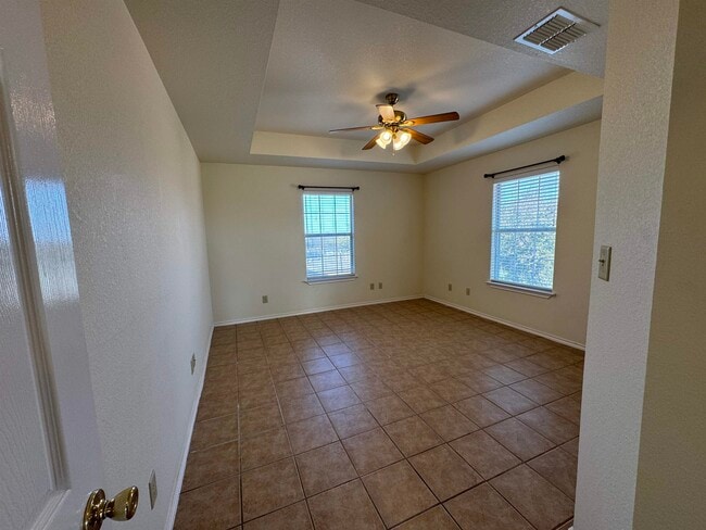 Building Photo - 123 La Paloma Dr