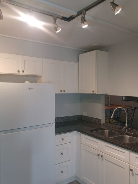 Building Photo - COMING EARLY JUNE: ISLAND LIVING IN BOKEELIA: 1 BD / 1.5 BR Front Screened Lanai