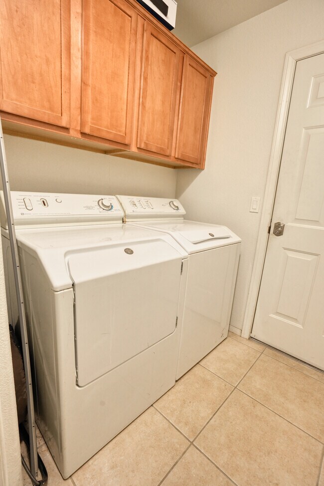 Building Photo - 16087 Bubbling Wells Rd