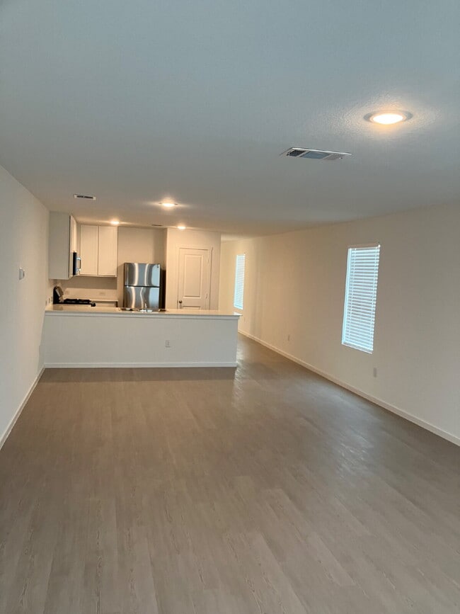 Building Photo - New Braunfels Serene Country View