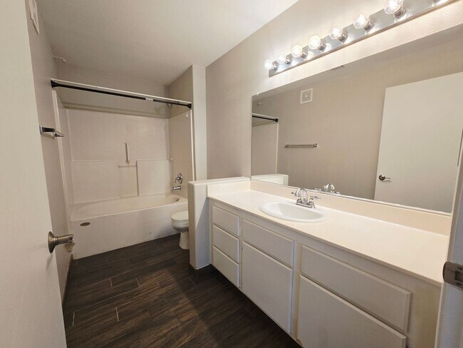 Building Photo - Gated Community Comfort – 2 Bed, 2 Bath Beauty
