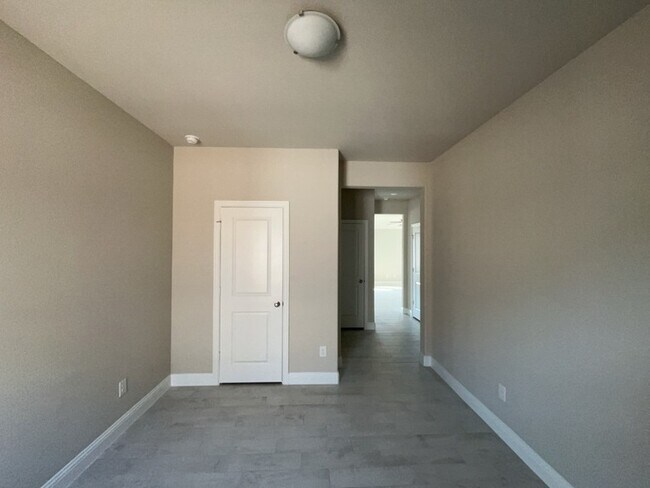 Building Photo - 612 Amenduni Ln