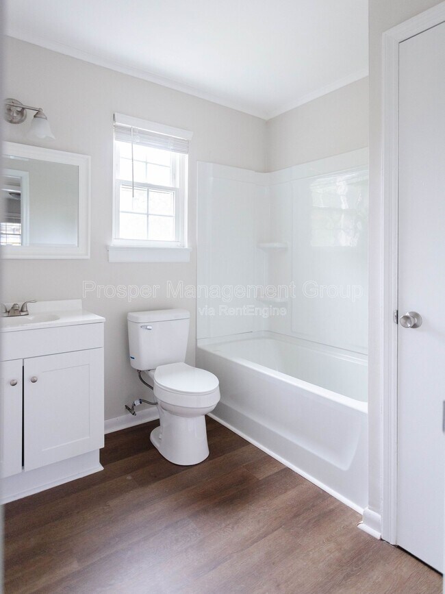 Building Photo - 867 Colony Dr