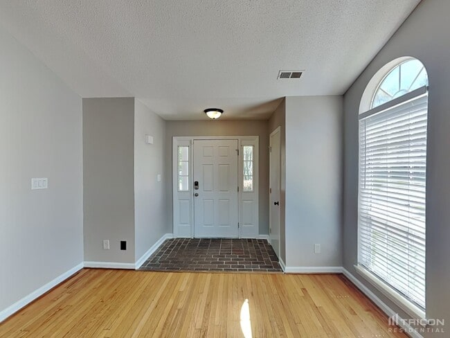 Building Photo - 9325 Oren Thompson Rd