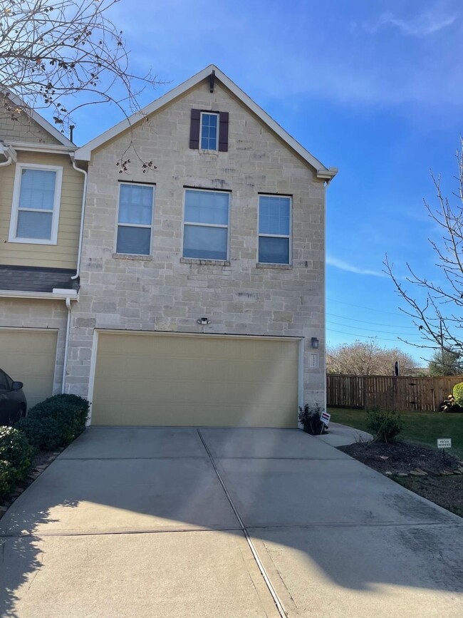 Building Photo - 23331 Del Rosso St