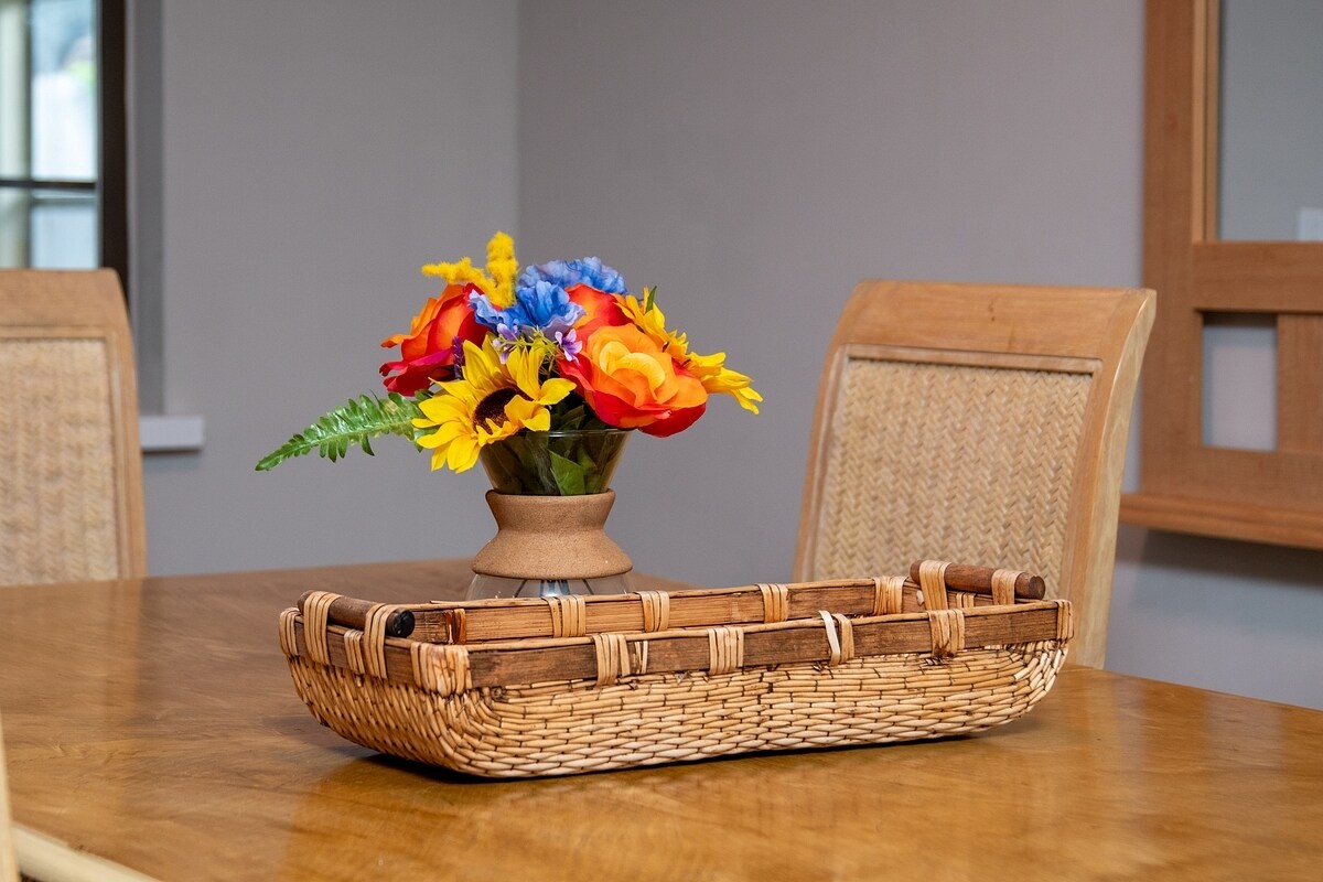 Building Photo - 2233 La Valle Dr