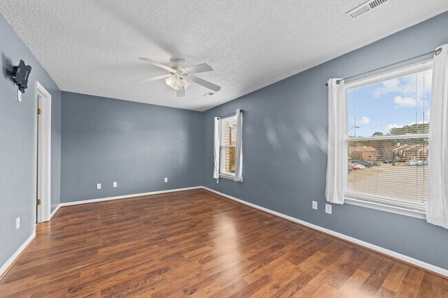 Building Photo - 802 Nottaway Dr
