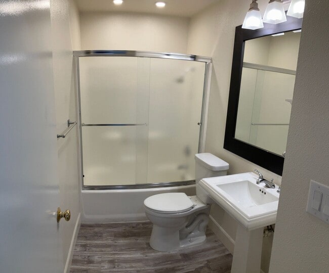 Building Photo - 3600 Thomas More Way