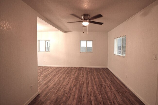 Building Photo - 3107 W Granada Rd