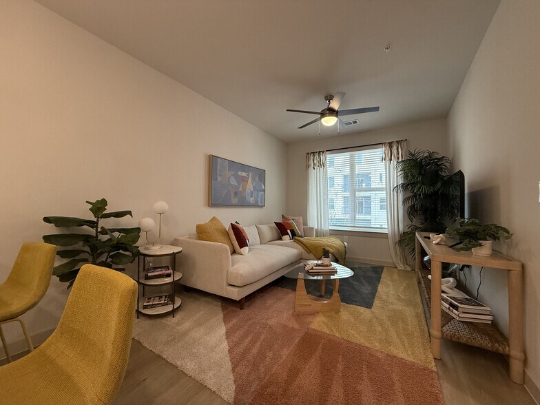 Building Photo - 1102 Treeta Trl