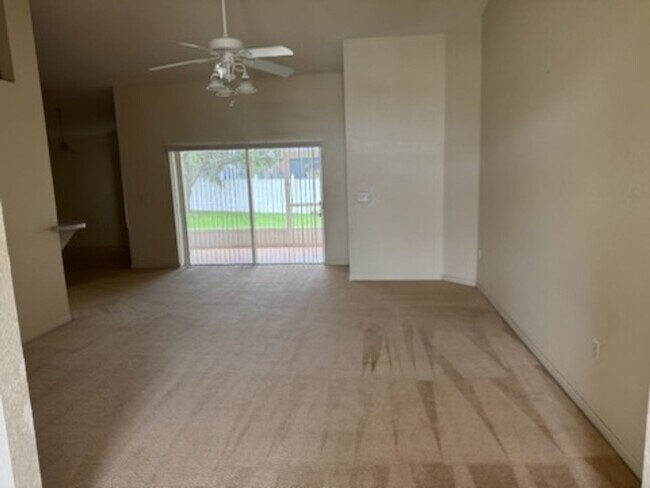 Building Photo - Highland Square Home