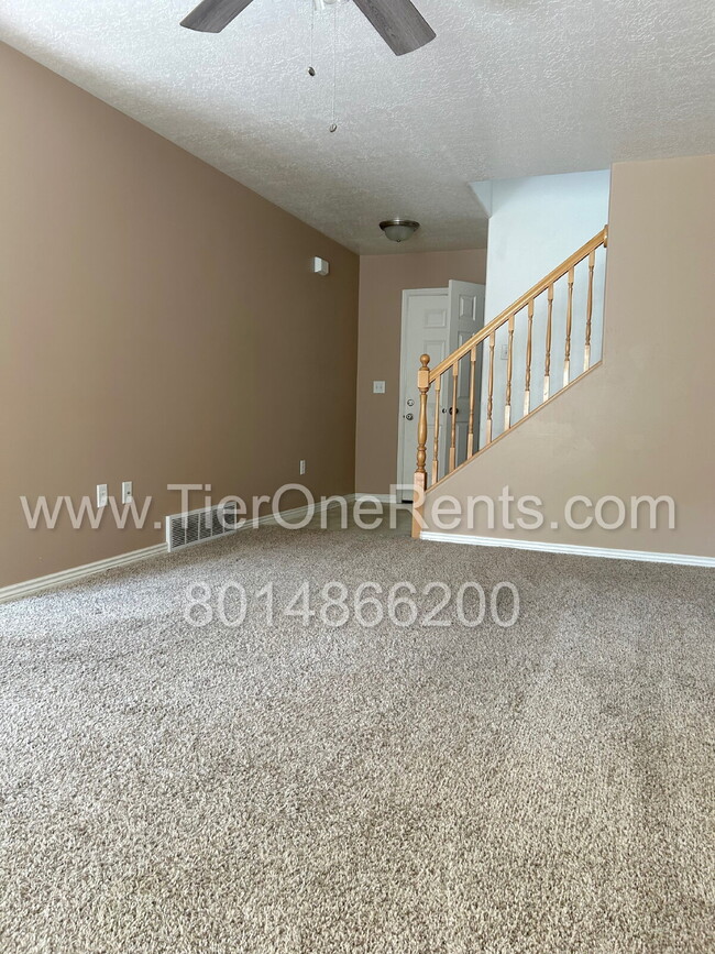 Building Photo - Move-in special: $500 off First months rent