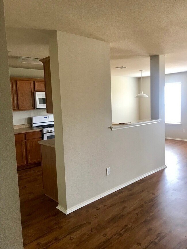 Building Photo - GREAT HOME! GREAT LOCATION