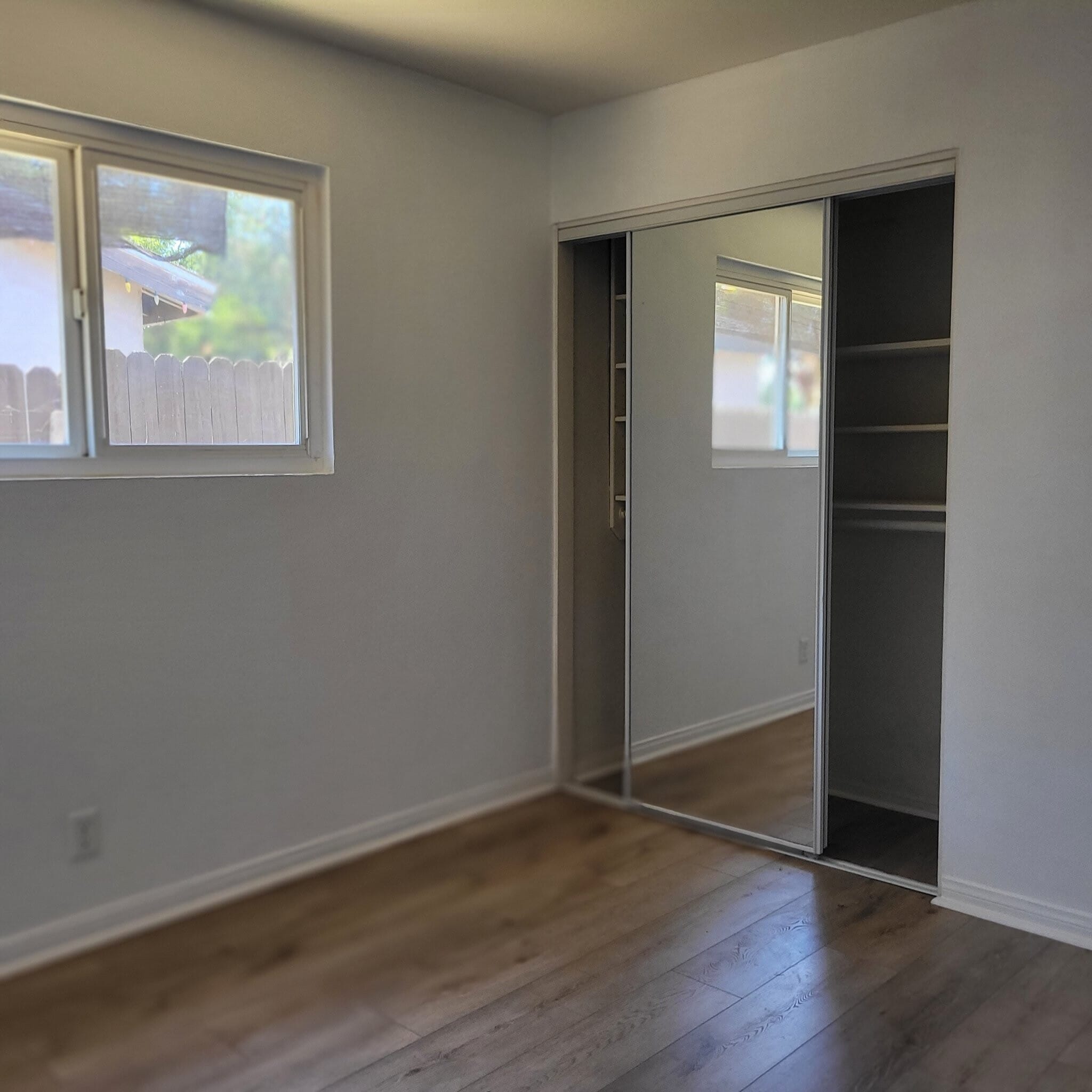 Building Photo - 639 Calle Tulipan