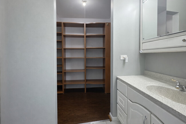 Building Photo - 1527 Mohawk Trail