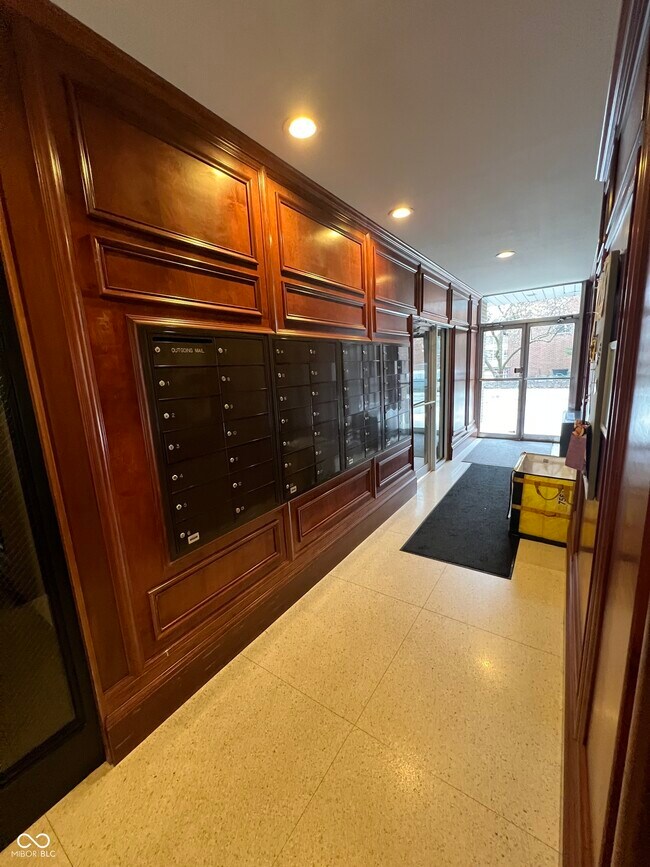 Building Photo - 3965 N Meridian St