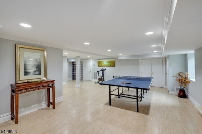 Building Photo - 236 Long Hill Dr