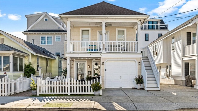 Building Photo - 816 St James Pl