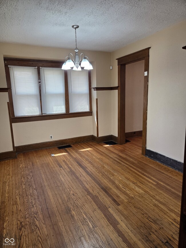 Building Photo - 2927 Winthrop Ave