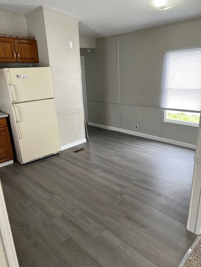 Building Photo - Newly Remodeled Mobile Home For Sale or Re...