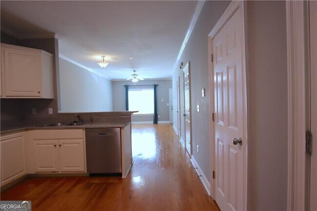 Building Photo - 460 S Barnett Shoals Rd