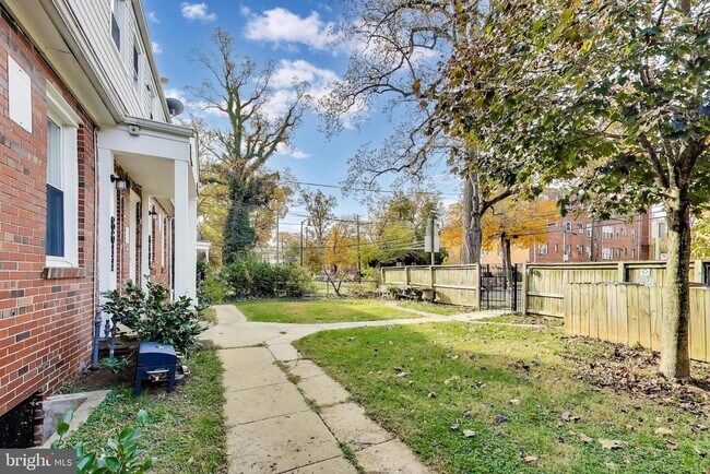 Building Photo - 8611 Flower Ave