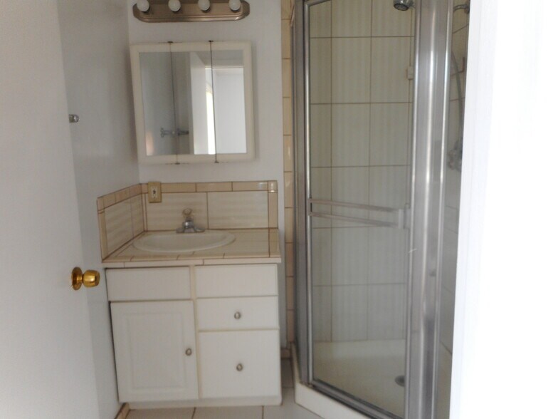 Building Photo - 4267 Van Nuys Blvd