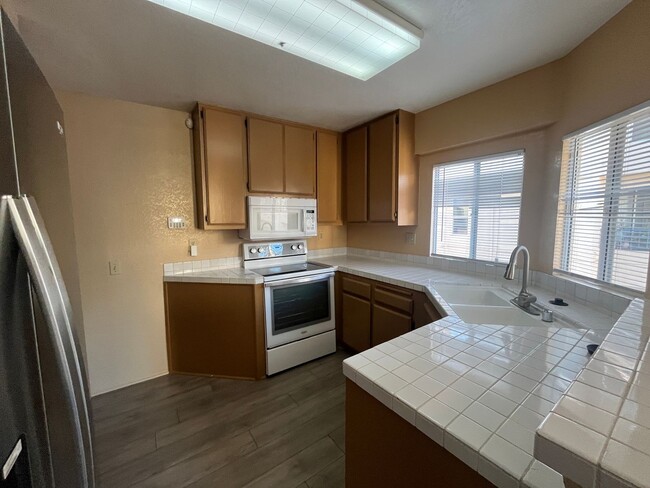 Building Photo - 2 Bedroom, 2.5 Bathroom Condo for Rent in ...