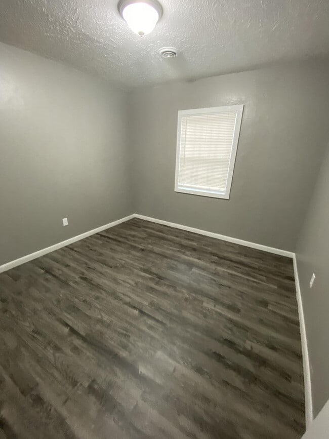 Building Photo - 1912 Overbrook Dr