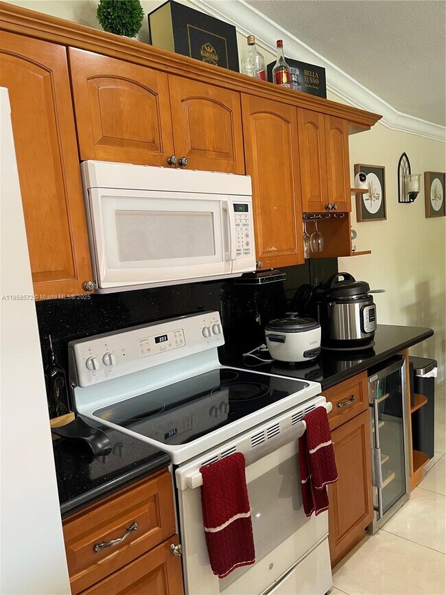 Building Photo - 10650 SW 157th Ct