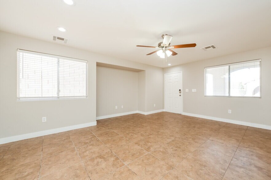 Building Photo - 10385 Adrianna Ave