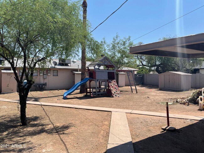 Building Photo - 2242 N 29th Pl