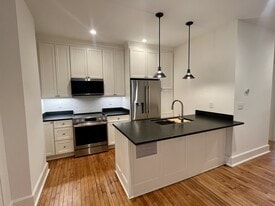 Building Photo - 674 Mohawk