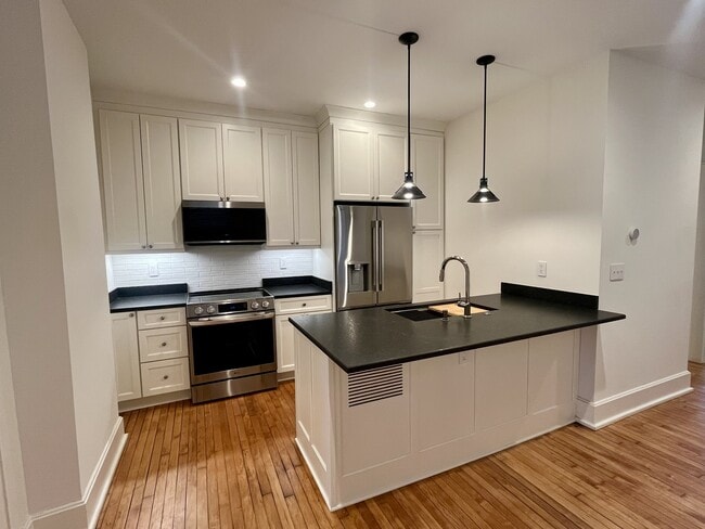 Building Photo - 674 Mohawk