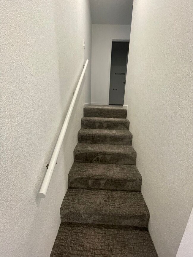 Building Photo - Townhomes Now Available in Strafford MO!