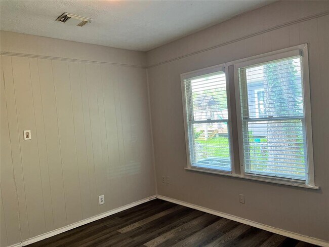 Building Photo - 11375 Allwood St