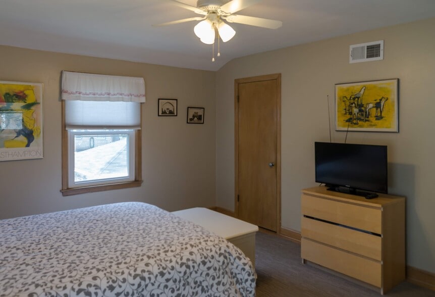 Building Photo - 2021 N 69th St