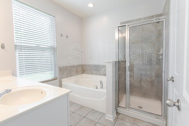 Building Photo - 110 Glenview Lane