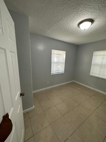 Building Photo - 312 Acosta St