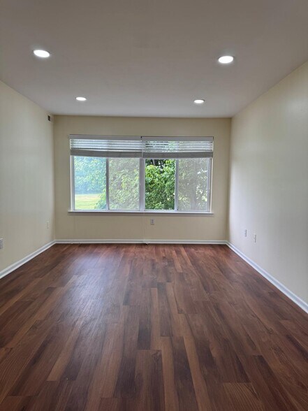 Building Photo - 604 Jesse Way
