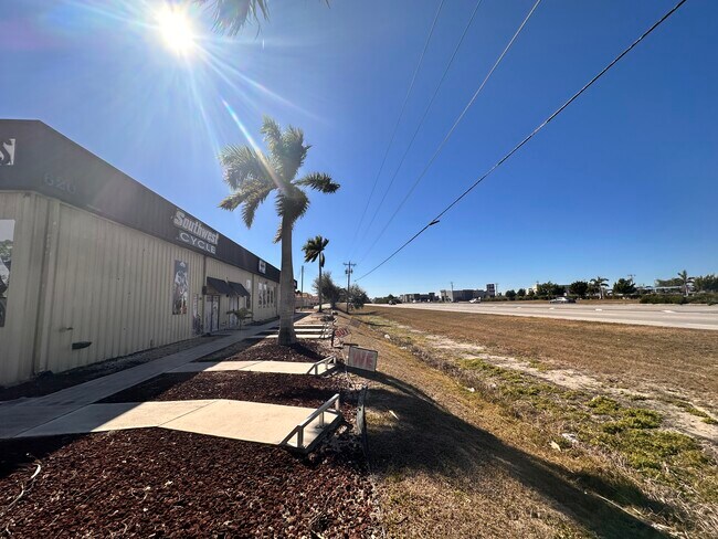 Building Photo - 620 SE 15th Ave