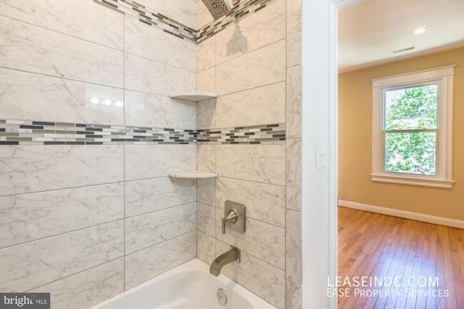 Building Photo - 624 Irving St NW