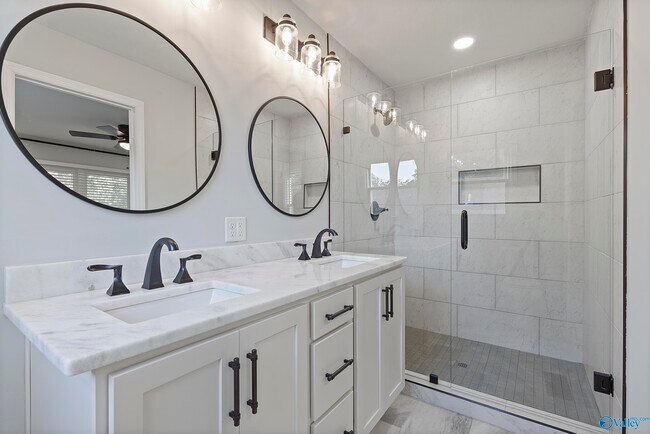 Building Photo - 3311 Beverly Dr SW